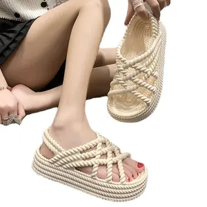Kadınlar için sevimli çiçek sandalet yaz giymek yeni kalın alt platformu all-matching sahil plaj roma tarzı ayakkabı