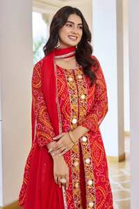 Conjunto Kurta Sharara Corto por Encima de la Rodilla de Rayón Rojo Unity Luxure con Estampado Bandhani, Trabajo de Espejos y Dupatta a Juego, Ropa Étnica Festiva - Product Image 2