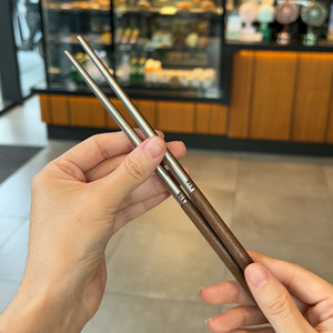 Baguettes en acier inoxydable 316 avec manche en bois de noyer, qualité alimentaire, anti-moisissure, ensemble de couverts ménagers pour la salle à manger - Product Image 4