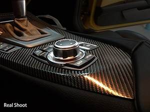 Nouveau Film Vinyle de Recouvrement pour Voiture Noir et Or Carbone Brillant Anti-Bulles avec Libération d'Air Autocollant Intérieur Argenté - Product Image 3