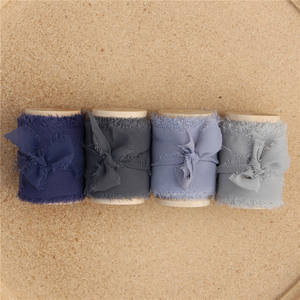 Nastro in Chiffon con bordi sfilacciati fatti a mano con bobina di legno nastro con frange per invito a nozze - Product Image 6
