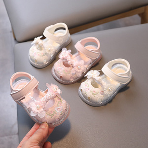 Nouvelles sandales brodées pour bébé princesse, chaussures de marche à semelle souple, sandales Baotou pour tout-petits, sandales d'extérieur pour filles - Product Image 1