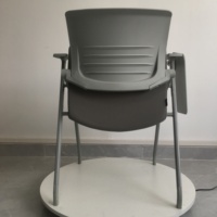 Chaise de formation pliable grise en plastique PP pour étudiants avec tablette