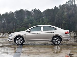 Volkswagen <span class=keywords><strong>Bora</strong></span> Clásico 2023 en Stock, Auto Económico de Gasolina 1.5L en Venta, Vehículos Usados de Bajo Precio Hechos en China - Product Image 3