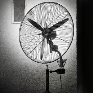 Ventilador de Ventilación Metálico de 30 Pulgadas con Aspas de Aluminio y Motor para Uso Industrial, Doméstico y en Hoteles, Ventilador Industrial de Pared - Product Image 2