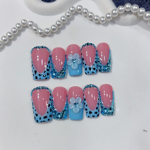 Lot de 10 <span class=keywords><strong>faux</strong></span> <span class=keywords><strong>ongles</strong></span> carrés faits main motif guépard bleu léopard avec pointe noire et fleurs 3D en strass, couleur bleu clair - Product Image 5