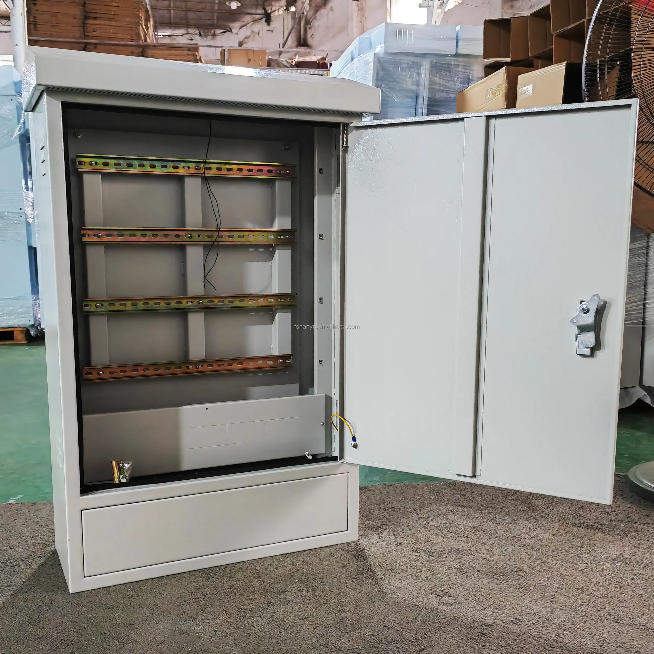 Outdoor waterproof IP66 electrical control boxes distribution panel with door lock