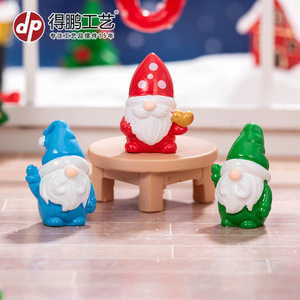 Décorations miniatures en résine de gnomes de Noël, ornement de table pour la décoration des fêtes - Product Image 4