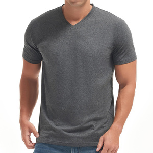 T-shirt de performance bleu marine à col en V pour homme – Équipement d'entraînement respirant – Tissu à séchage rapide pour la gym et les nomades numériques – Personnalisé - Product Image 2