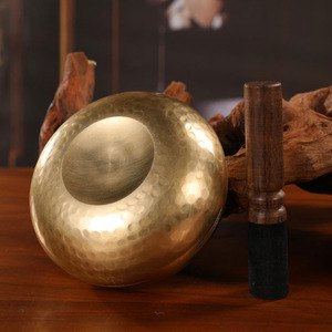 Campana Tibetana in Ottone Artigianale per Meditazione, Yoga, Terapia del Suono, Benessere Spirituale, Regalo, Rilassamento, Decorazione - Product Image 6