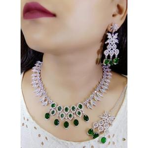 Ensemble de colliers en diamants américains plaqué or Bijoux fins pour femmes et filles Boucles d'oreilles élégantes Produit en vrac - Product Image 5