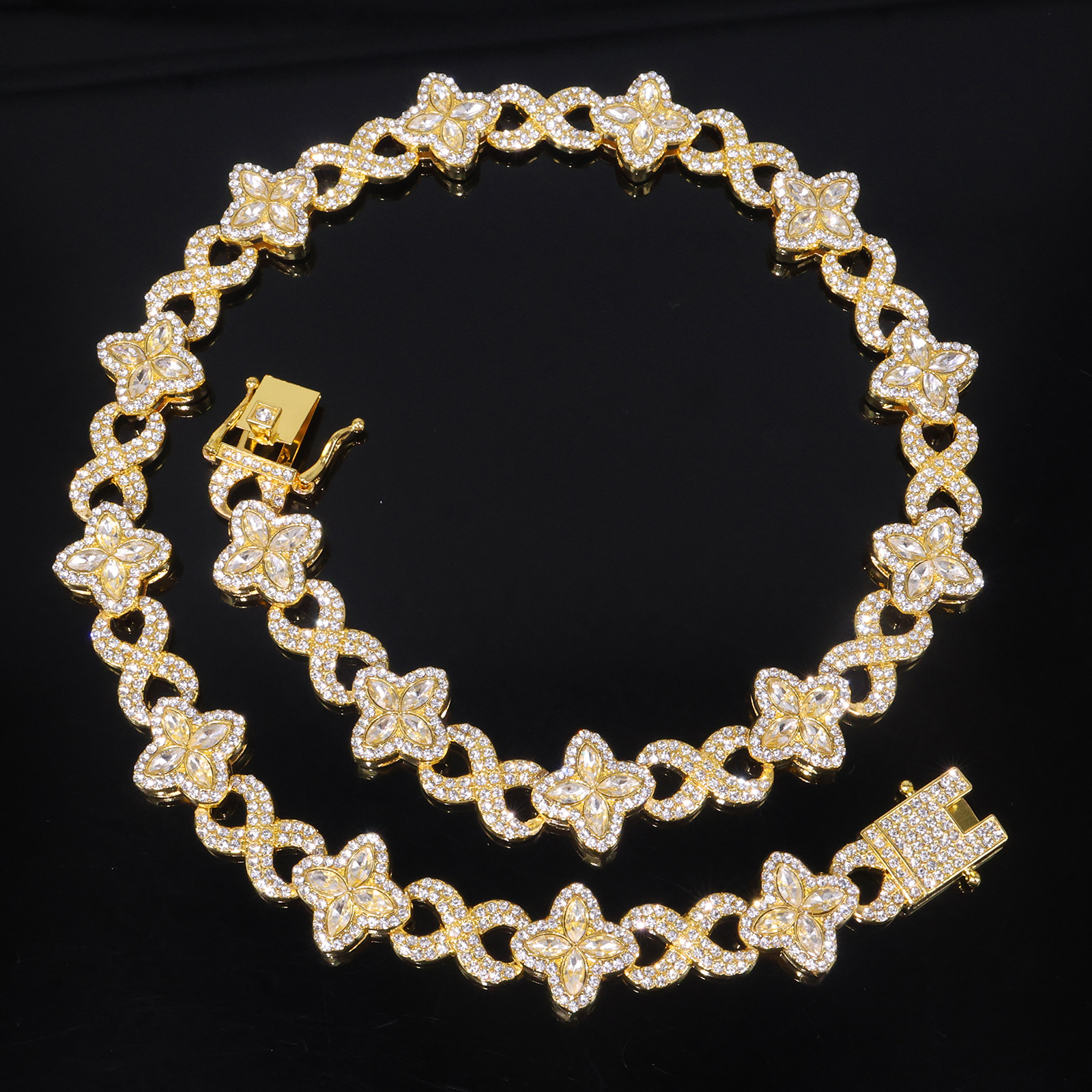 Gold chain + white diamond clover + full diamond clasp