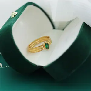 Anello in pietra naturale con diamante verde in acciaio inossidabile anello francese con dito in oro 18 carati alla moda per gioielli da donna regalo per feste 2023