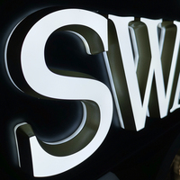 Enseigne avec logo extérieur personnalisé Enseigne avec lettres commerciales publicitaires Enseigne LED illuminée en 3D