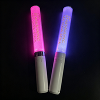 Ventilateur portable avec télécommande à clavier 33 touches, logo personnalisé, support pour bâtons lumineux de concert, lumière LED clignotante 15 couleurs, bâton lumineux de cheering
