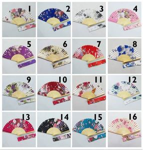 Éventail pliant en soie avec squelette en bambou et pompons, artisanat de haute qualité Guansen - Product Image 2