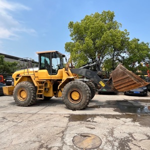 Retroexcavadora y Cargadora de Ruedas Volvo L105/L120/L150/L180 de Segunda Mano con Bomba en Stock - Product Image 5