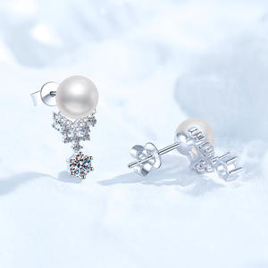 Pendientes de Perlas de Agua Dulce de 8 mm con Corona de Moissanita VVS de Corte Redondo de 6 Quilates con Engaste de Garra de Plata de Ley S925 para Mujer 12/15 - Product Image 3