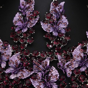 Conjunto de Joyería Vintage con Mariposas de Esmalte Morado y Cristales de Imitación Transparentes Color Borgoña - Product Image 1