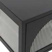 Meuble TV moderne et simple en verre noir et acier avec étagères de rangement ouvertes, design de porte cintrée, personnalisable, pour salon
