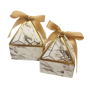 Boîte à dragées de mariage triangulaire unique en marbre design élégant et bon marché - Product Image 1