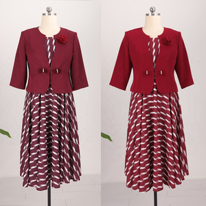 Ensemble de robe de travail et d'église classique rouge pour femmes, taille plus, longueur genou, respirant, 100% polyester - Product Image 3