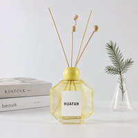 Bouteille diffuseur de parfum en verre carrée géométrique 100ml 200ml, conteneur vide pour parfum d'intérieur avec bouchon coloré et logo personnalisé