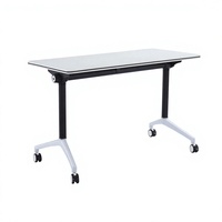 Table de formation professionnelle avec plateau blanc, cadre noir, roulettes et fonction pliable pour salles de réunion, salles de formation et salles de classe