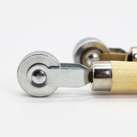 Rouleau de réparation de pneus à roulement à billes avec poignée en bois pour la réparation des crevaisons