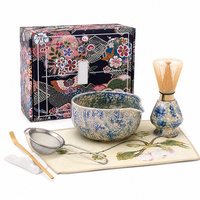 Coffret Cérémonie du Thé Matcha pour Amateurs de Thé – Chawan en Céramique Bleue Florale Moderne, Fouet en Bambou en Acier Inoxydable, Support Chasen, Tamis, Chashaku