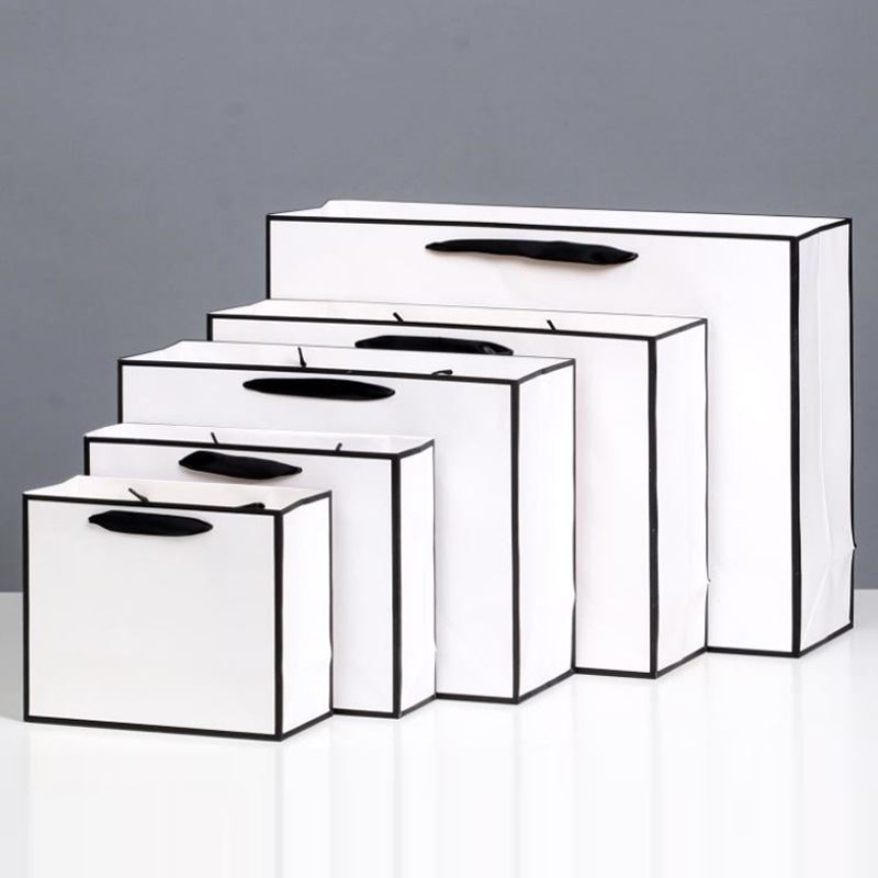 Bolsa de regalo blanco y negro
