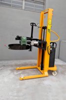 Chariot électrique de transfert et de basculement de fûts d'huile avec balance numérique pour le versement de fûts d'huile, manutention de matériaux en entrepôt et usine