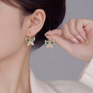 Pendientes de Botón con Circonita Cúbica con Corte Princesa Chapados en Oro con Perla de Imitación, Joyería de Moda de Lujo para Mujer - Product Image 2