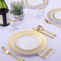 Ensemble de vaisselle jetable en plastique doré à motif quadrillé de 175 pièces - comprenant assiettes, couteaux, fourchettes, cuillères, serviettes, gobelets pour fêtes et mariages