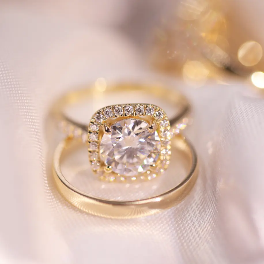 Необычные Камень 2ct vvs Муассанит Золотое обручальное кольцо Муассанит с 14k желтого золота со стразами ремешок для новобрачных перспективные