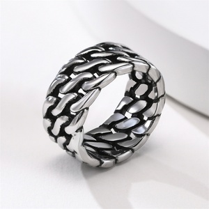 Anillo Grueso Plateado de Acero Inoxidable Estilo Punk Vintage a Prueba de Agua con Correa para Hombre - Product Image 3