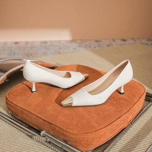 532A Escarpins à talon aiguille pour femme, bout pointu, talon haut, chaussures de cérémonie élégantes, design à bout métallique, doublure en cuir - Product Image 3