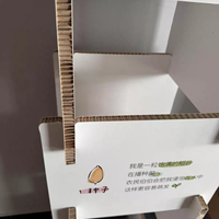 Panneau d'affichage en papier pliable moderne Rack écologique en nid d'abeille en carton ondulé à motif vertical pour la publicité d'exposition