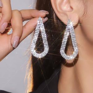 Boucles d'oreilles pendantes en diamant de luxe haut de gamme européennes et américaines, élégantes, géométriques, creuses, en forme de goutte d'eau, accessoire de mode pour femmes - Product Image 5