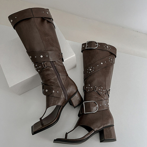 Botas altas de verano estilo western con punta abierta para mujer, con cinturón, hebillas metálicas, tacón medio grueso y cremallera lateral - Product Image 5