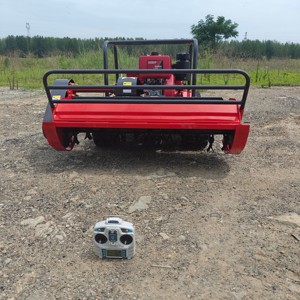 Tondeuse à gazon à fléau télécommandée pour l'agriculture 15hp <span class=keywords><strong>Machine</strong></span> à couper l'herbe à grande puissance Robot débroussailleuse 1200mm