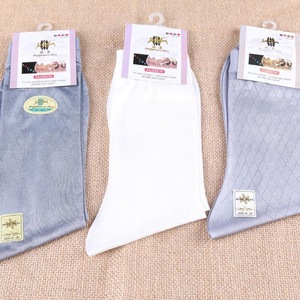 Venta al por mayor Cómodos <span class=keywords><strong>calcetines</strong></span> de seda transparente rombo fino equipo vestido <span class=keywords><strong>calcetines</strong></span> hombres de nylon transpirable <span class=keywords><strong>Calcetines</strong></span> - Product Image 6