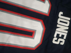 أفضل جودة مخصصة #10 درايك ماي #32 تريفييون هندرسون #8 ستيفون ديجس للرجال والنساء والأطفال مخيط قميص كرة القدم الأمريكية - Product Image 2