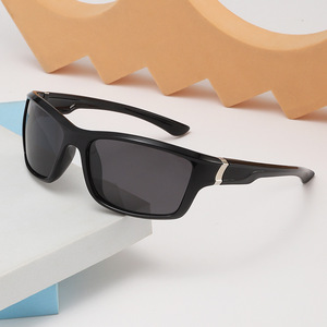 แว่นกันแดดโพลาไรซ์ทรงสี่เหลี่ยมแบบ unisex กรอบพลาสติกสีดำ เลนส์ TAC ป้องกันรังสียูวี 380 เหมาะสำหรับกิจกรรมกลางแจ้ง ขับรถ ตกปลา - Product Image 1