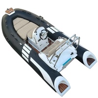 Bateau semi-rigide de luxe 3,9 m (13 pieds) en Hypalon PVC avec coque en fibre de verre, console centrale, petit yacht gonflable rigide, bateau d'accompagnement, bateau rapide sportif haut de gamme