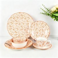 Vente en gros d'usine : Services de table en porcelaine à motif floral bleu imprimé par tampographie, comprenant assiettes, bols, tasses et soucoupes en céramique