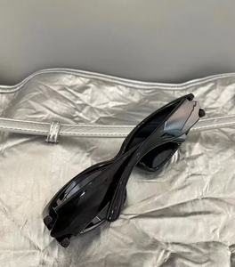 Gafas de sol deportivas unisex de diseño envolvente, estilo futurista, logotipo y empaque personalizables, directo de fábrica - Product Image 4