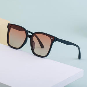 Lunettes de soleil unisexes tendance style GM, protection UV400, monture PC, verres TAC, protection solaire C10, pour voyage, conduite et style urbain - Product Image 2