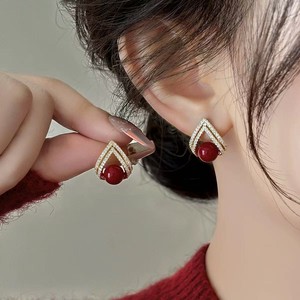 Pendientes de Año Nuevo 2025 Retro en Rojo Vino y Blanco con Microincrustaciones de Diamantes de Imitación, Diseño Único y Exclusivo, Joyería Popular de Aleación de Zinc - Product Image 5