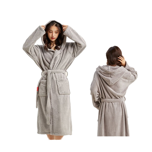 Robes pour femmes à capuche et ceinturées, texture gaufrée - Product Image 1